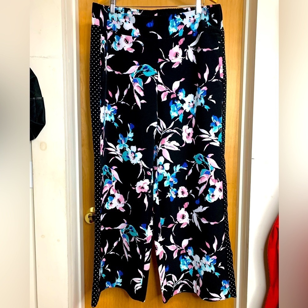Lane Bryant Plus Size Floral Everyday Wear Pants size-18/20 Great for everyday